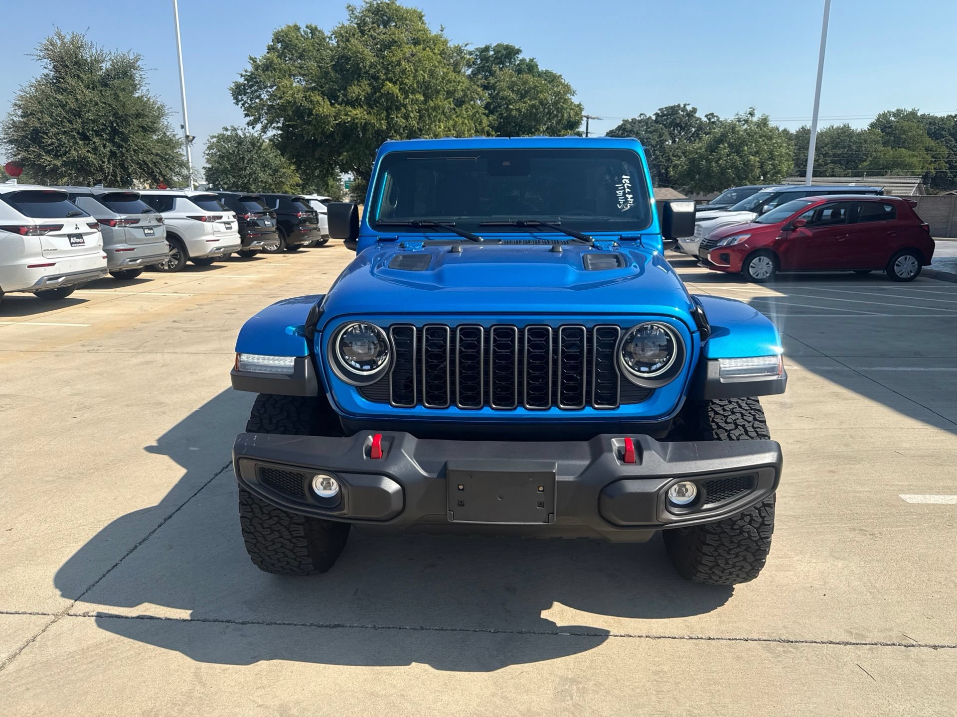 Used 2025 Jeep Wrangler Unlimited Rubicon w/ Convenience Group AWD/4WD image 2