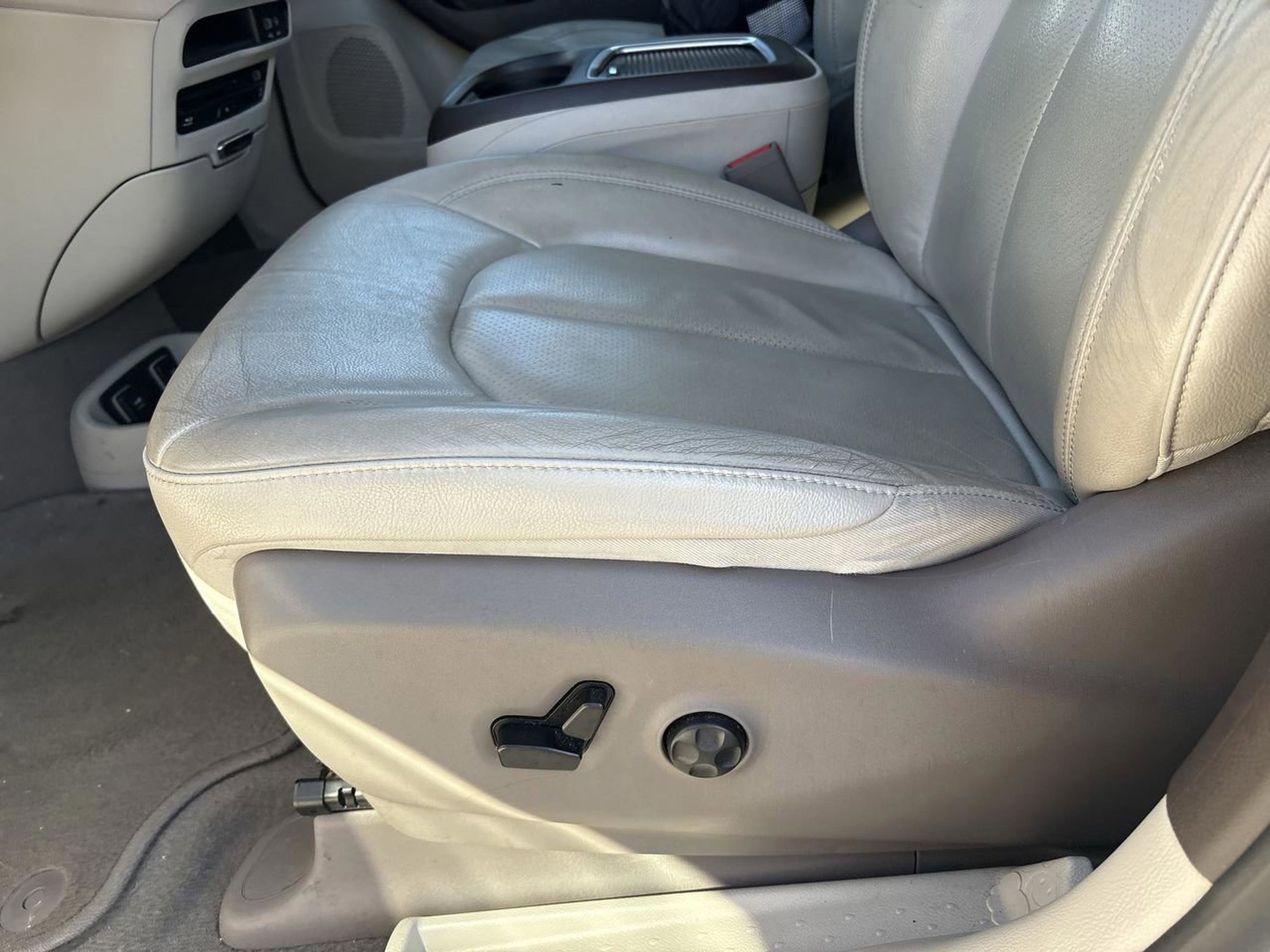 Used 2020 Chrysler Pacifica Touring-L Plus w/ Tire & Wheel Group image 15