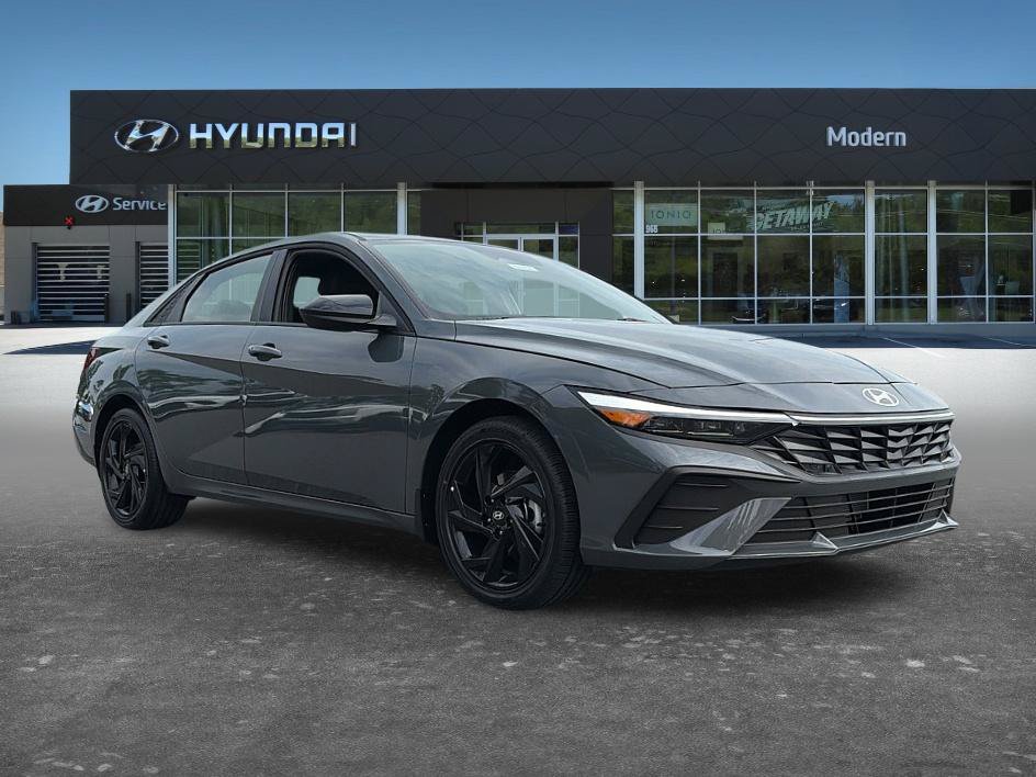 New 2026 Hyundai Elantra SEL Sport FWD image 2