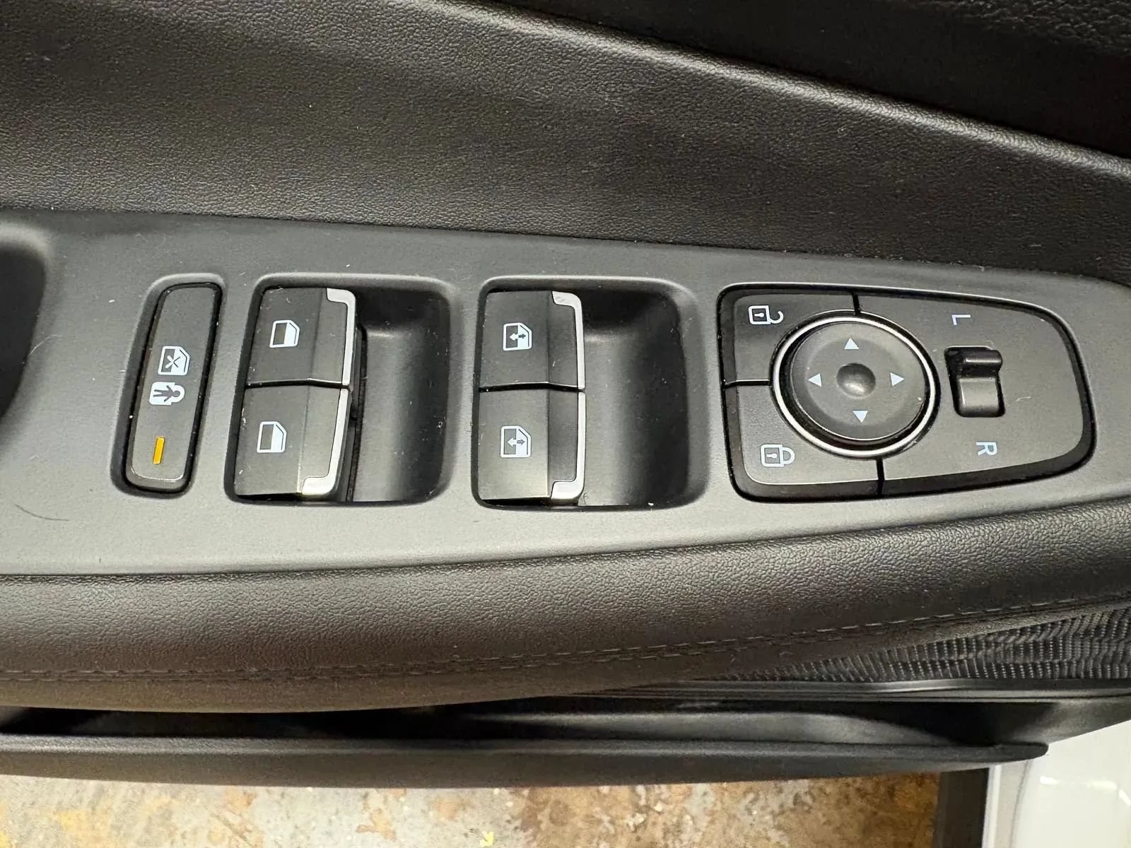Used 2022 Hyundai Santa Fe SEL AWD/4WD image 30