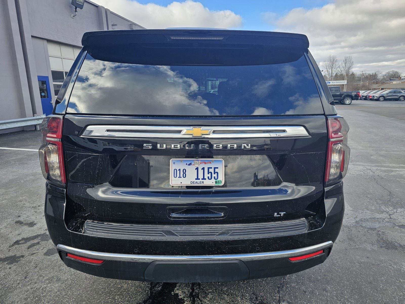 Used 2023 Chevrolet Suburban LT image 4