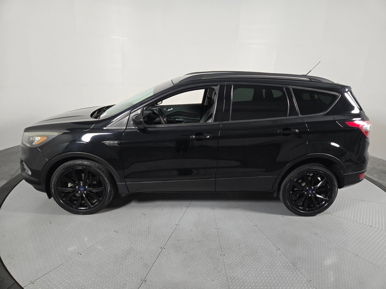Used 2017 Ford Escape SE w/ Equipment Group 201A FWD image 32