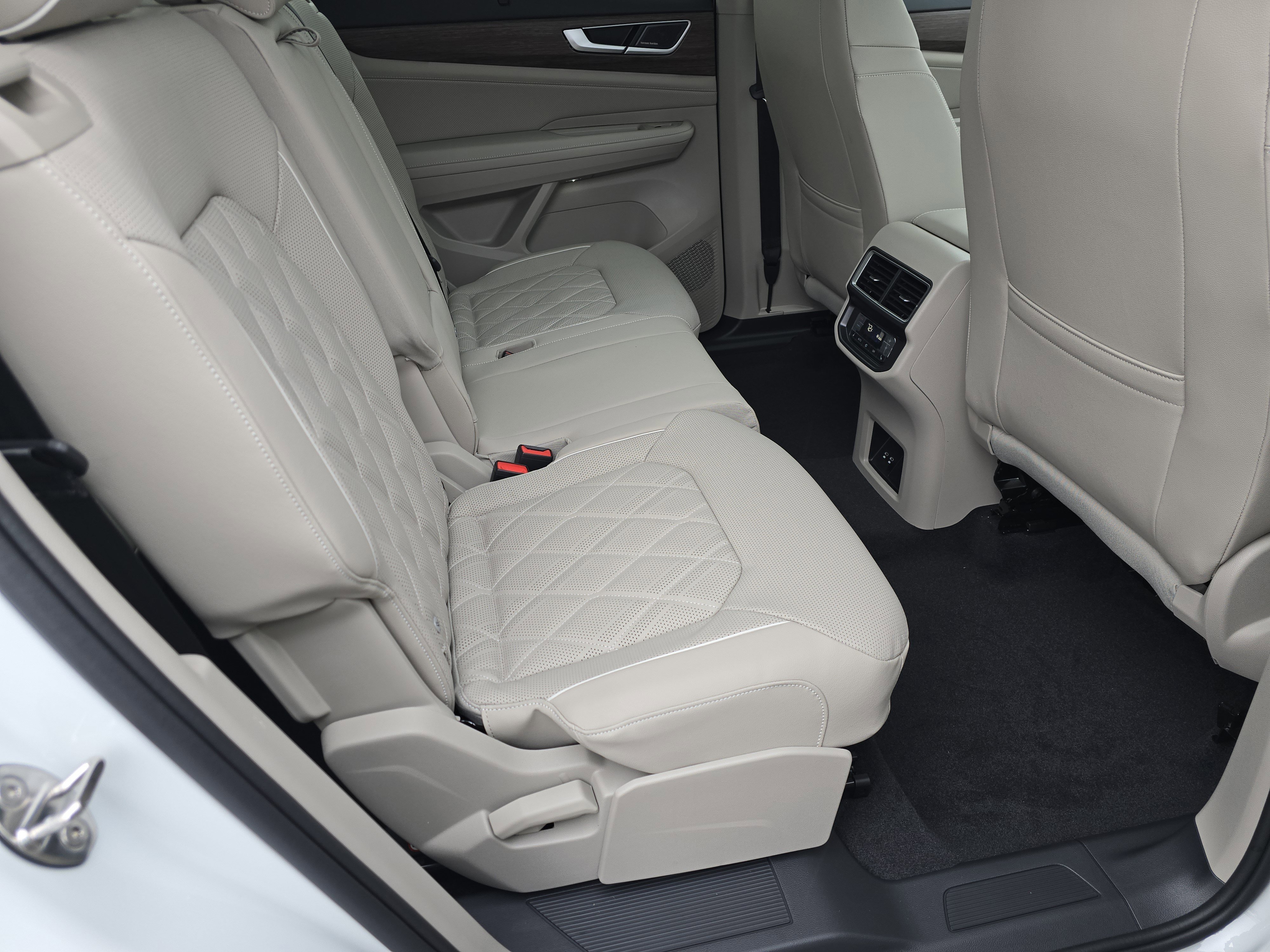 New 2026 Volkswagen Atlas SEL Premium R-Line image 18