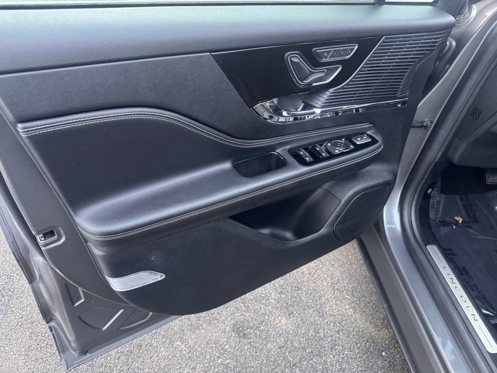 Certified 2022 Lincoln Corsair AWD w/ Equipment Group 101A image 11