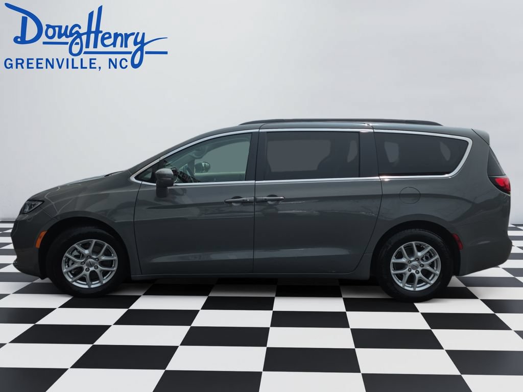Used 2022 Chrysler Pacifica Touring-L FWD image 2