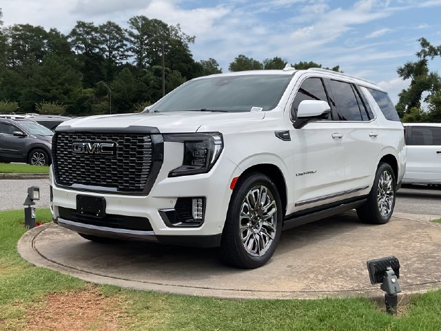 Used 2023 GMC Yukon Denali Ultimate AWD/4WD image 3