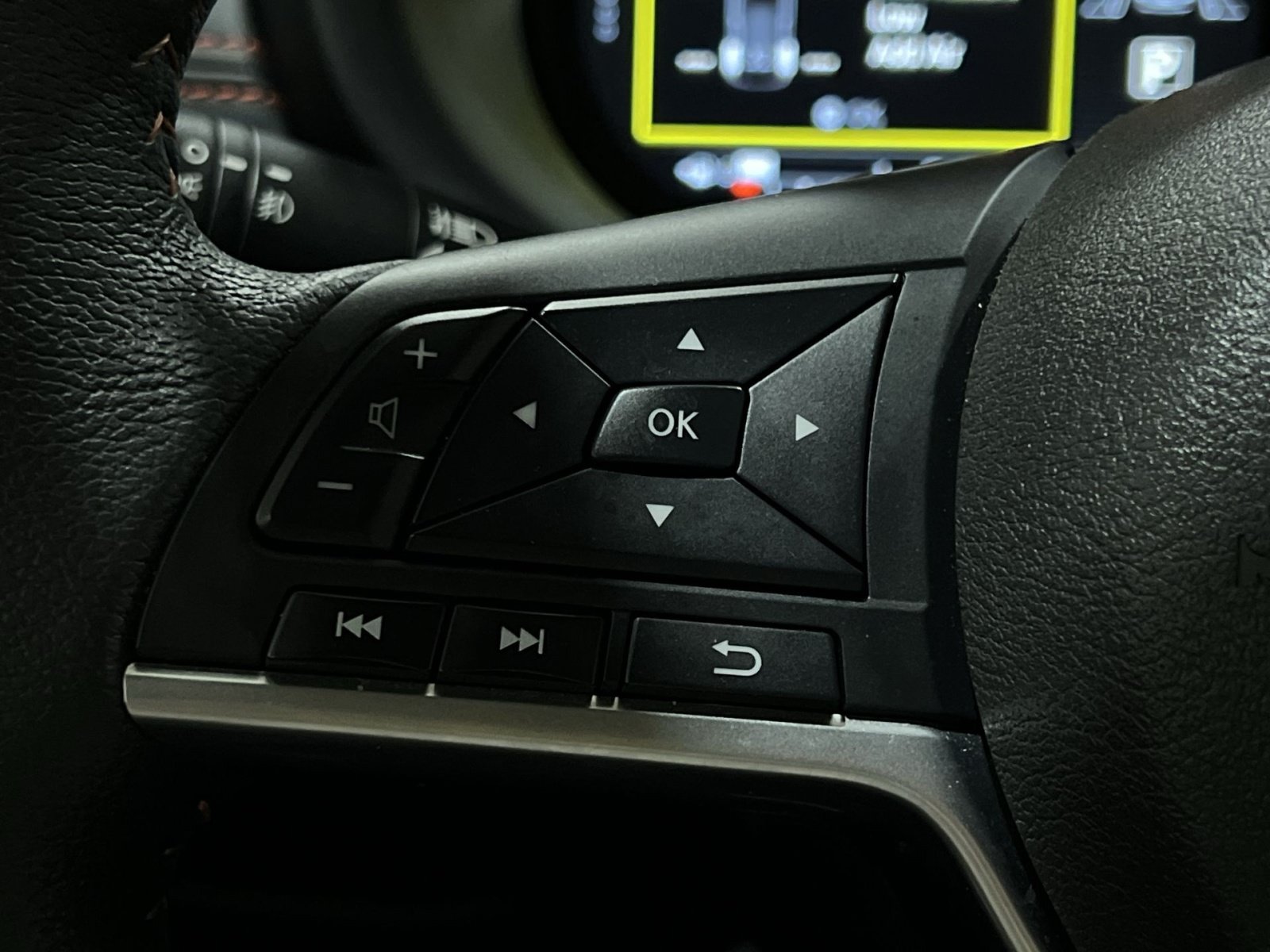 Used 2023 Nissan Kicks SR FWD image 29