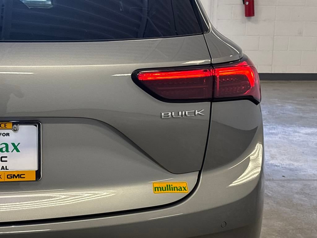 New 2025 Buick Envision Preferred image 16