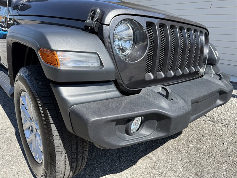 Used 2023 Jeep Wrangler Sport AWD/4WD image 5