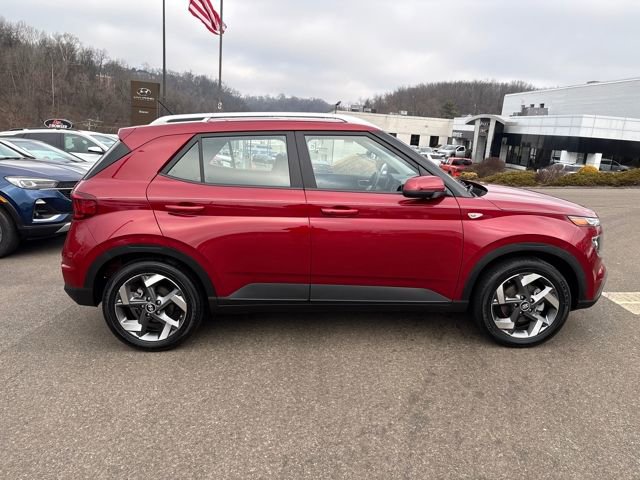 Used 2025 Hyundai Venue SEL image 6