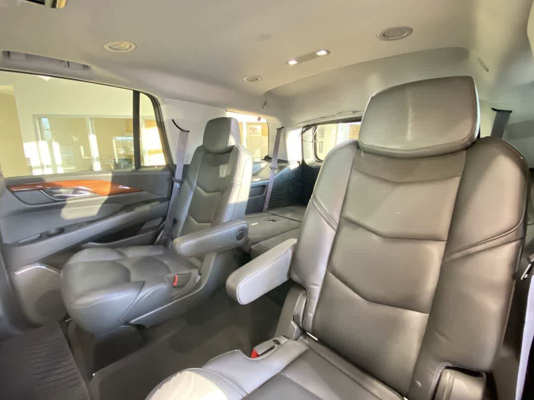 Used 2016 Cadillac Escalade Luxury AWD/4WD image 25
