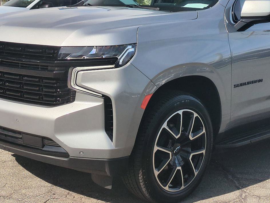Used 2024 Chevrolet Suburban RST RWD image 9