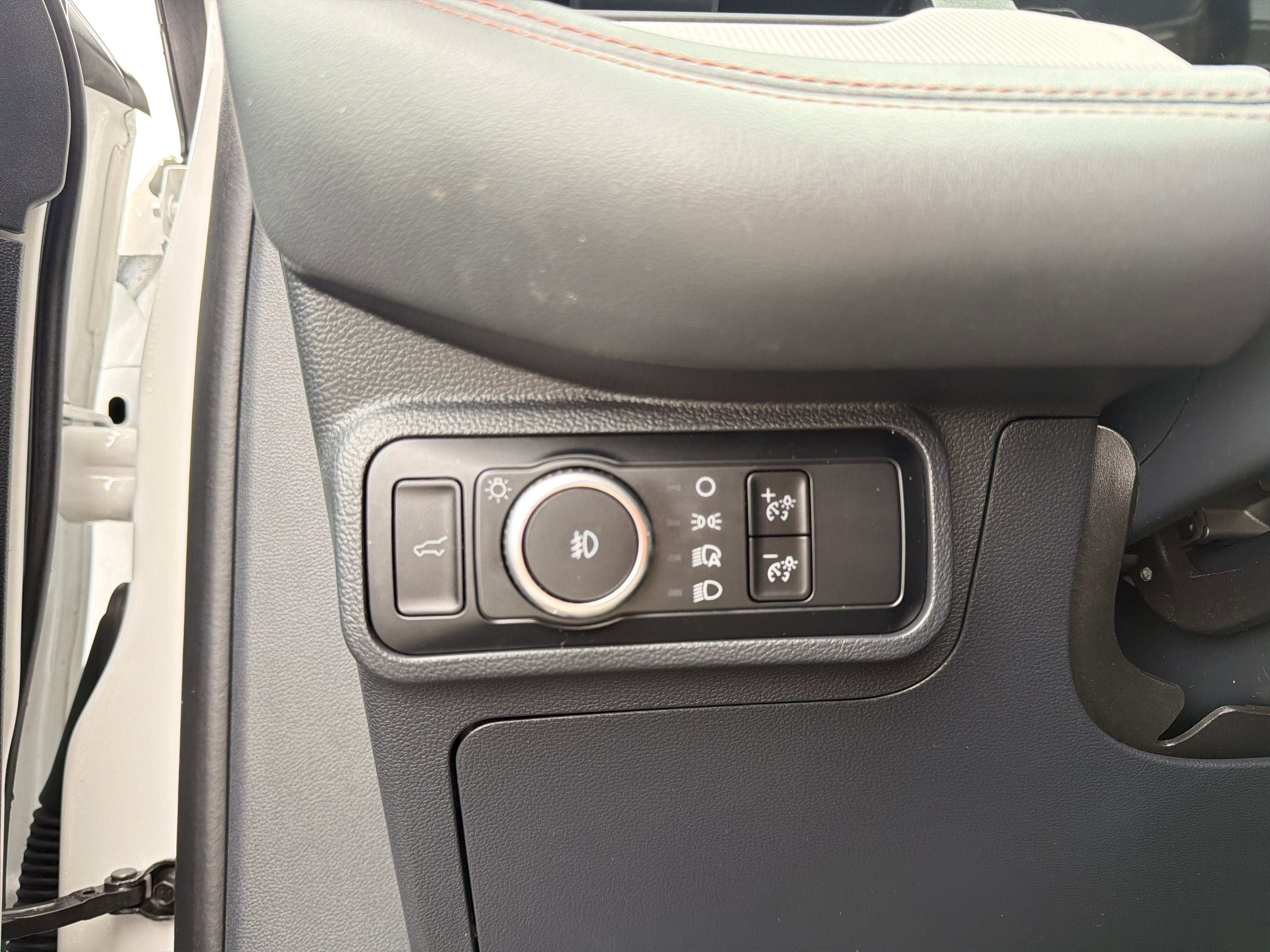 Used 2025 Ford Explorer Active w/ Active Comfort Package image 16