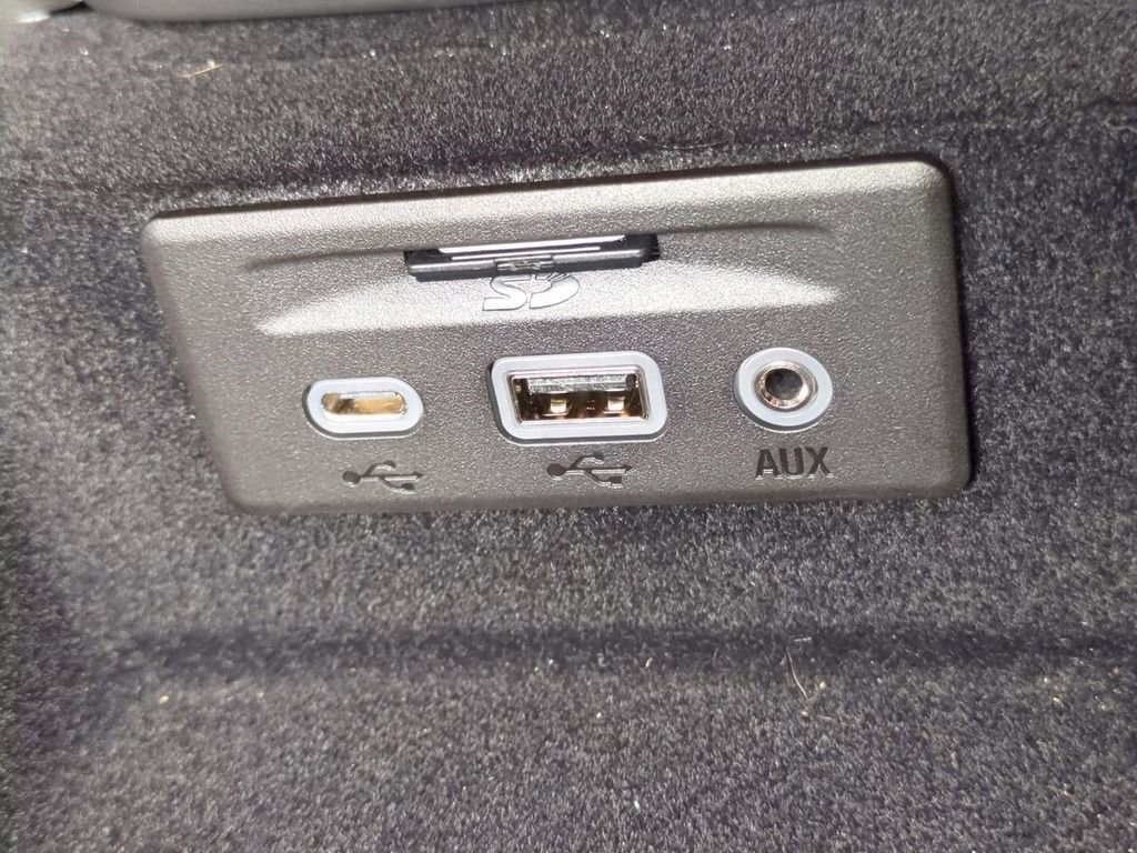 Used 2023 Chevrolet Corvette Stingray Preferred Cpe w/ Z51 Performance Package image 22