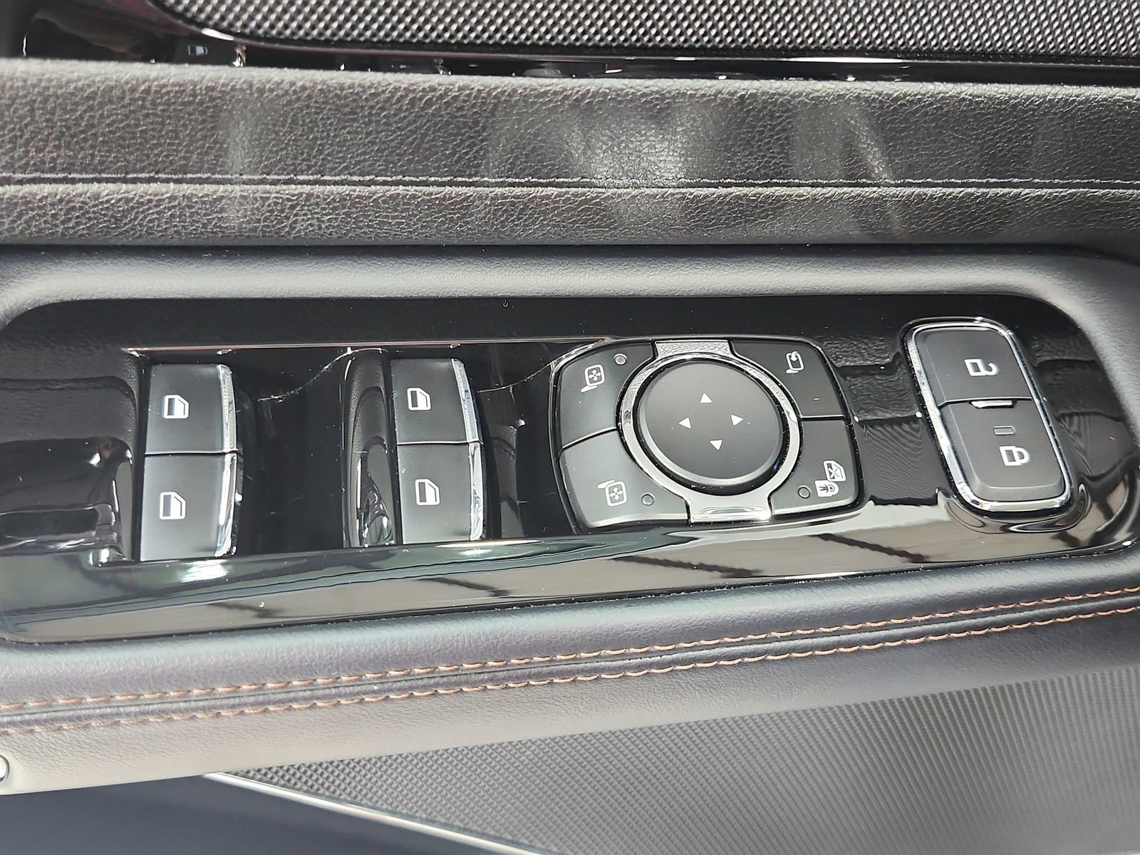 Used 2023 Lincoln Aviator AWD w/ Premium Package image 35