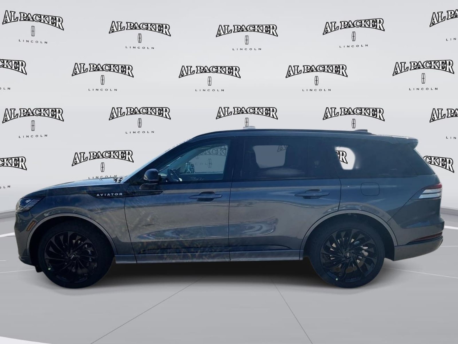New 2027 Lincoln Aviator Reserve w/ Jet Appearance Package RWD image 2