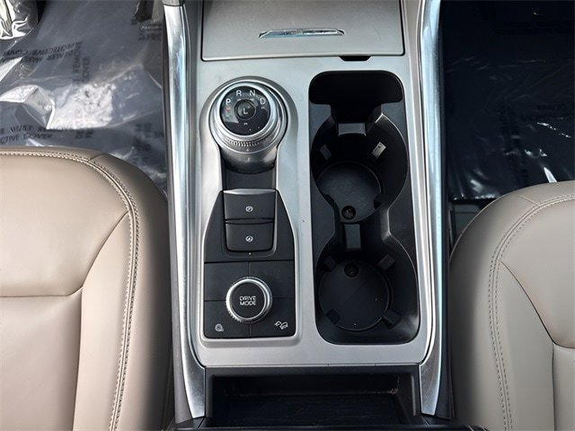 Used 2023 Ford Explorer XLT w/ Equipment Group 202A image 14