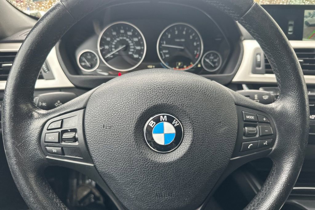 Used 2017 BMW 320i Sedan image 22
