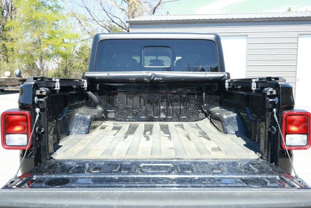 Used 2023 Jeep Gladiator Willys AWD/4WD image 8