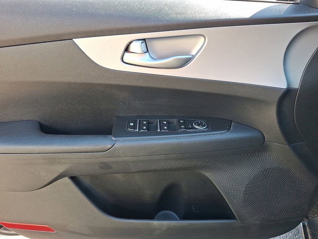 Used 2023 Kia Forte LXS image 13