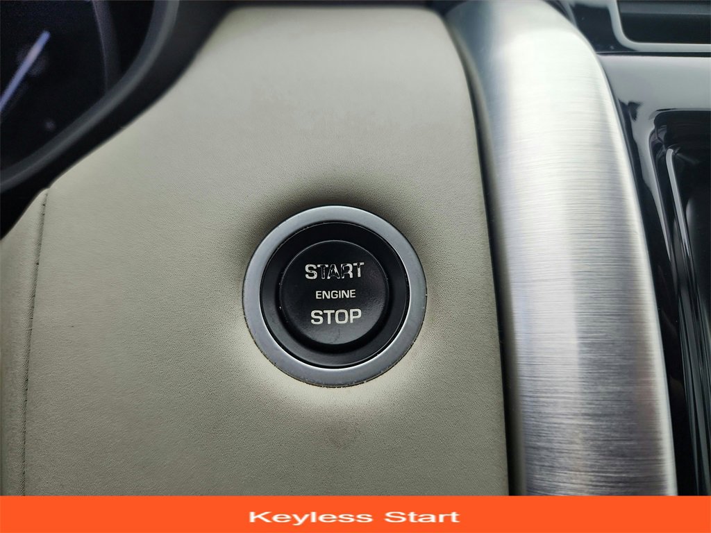 Used 2017 Land Rover Discovery HSE image 37