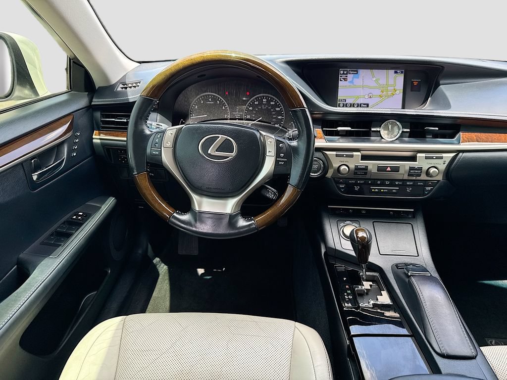 Used 2015 Lexus ES 350 w/ Luxury Package FWD image 24