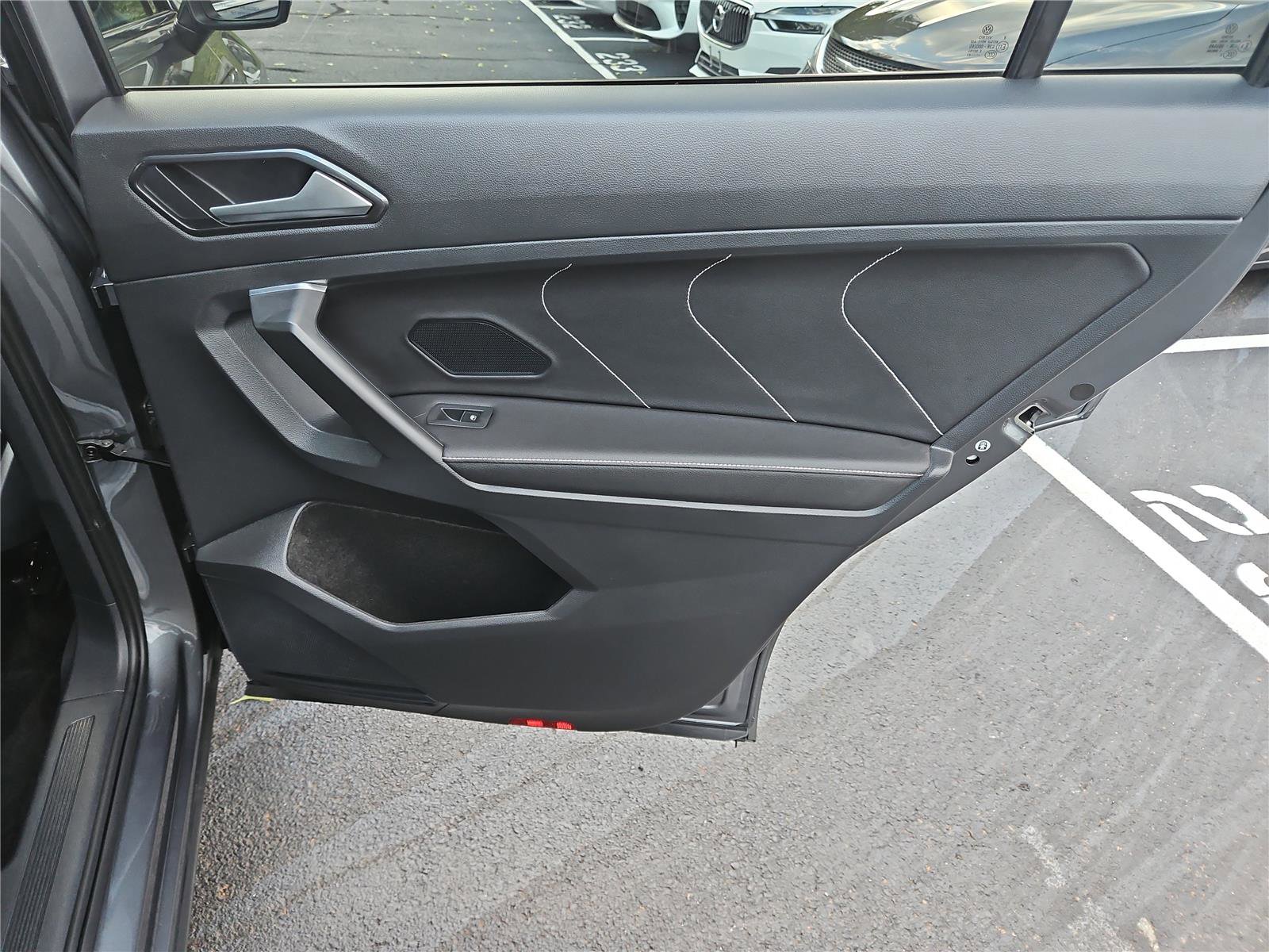 Certified 2023 Volkswagen Tiguan SEL R-Line image 32