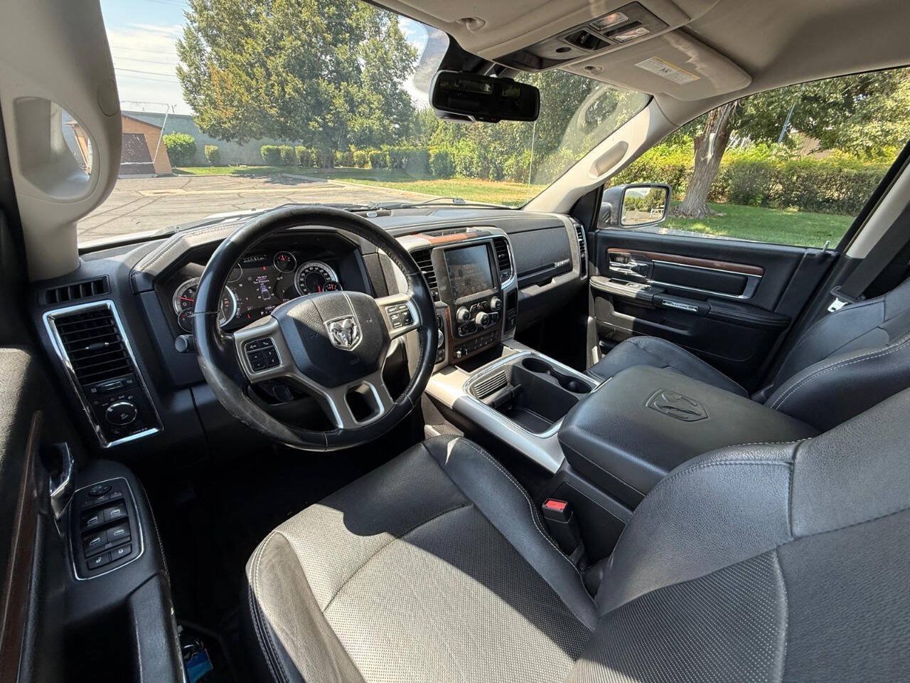 Used 2016 RAM 1500 Laramie w/ Convenience Group AWD/4WD image 9