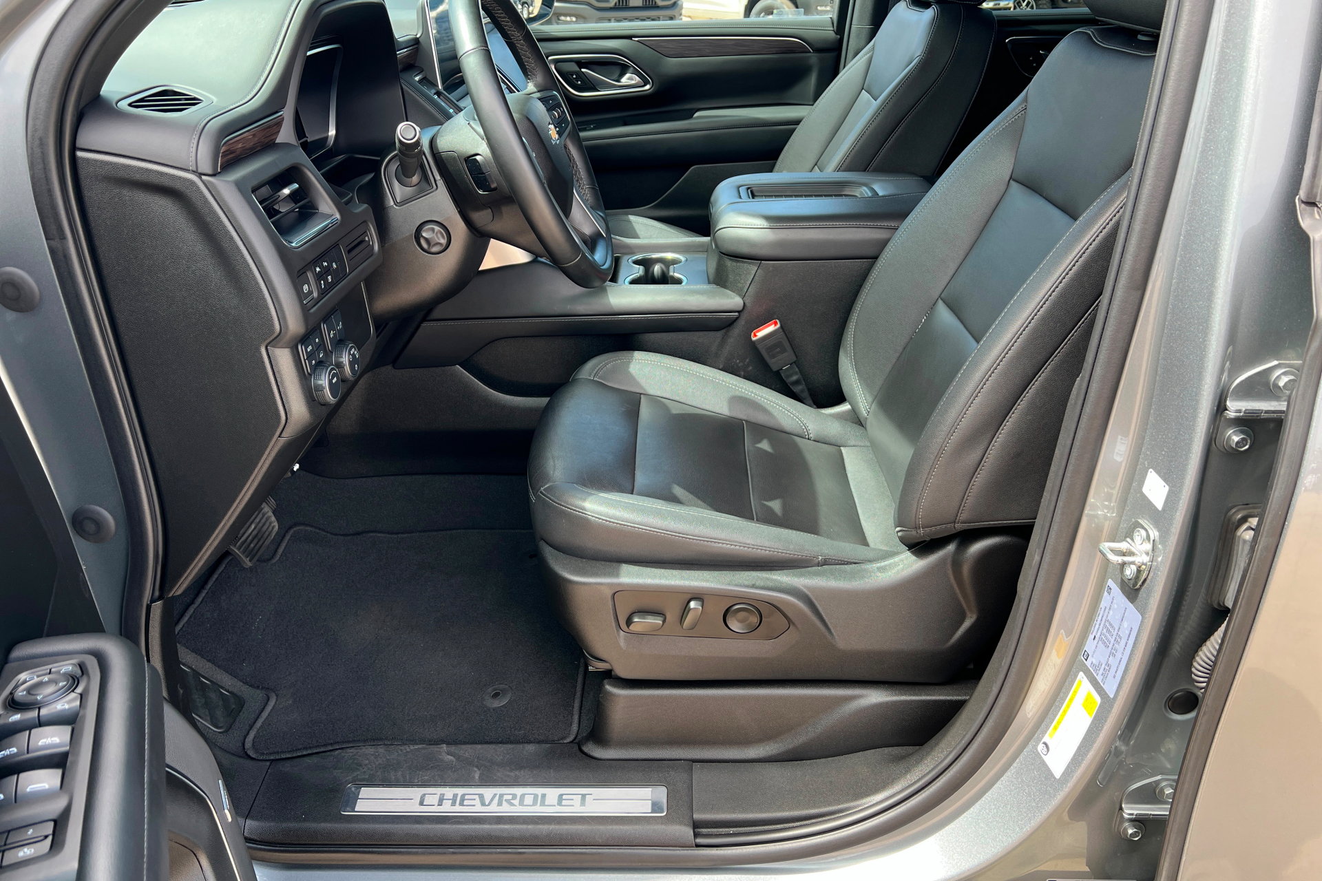Used 2023 Chevrolet Tahoe LT w/ Luxury Package AWD/4WD image 18