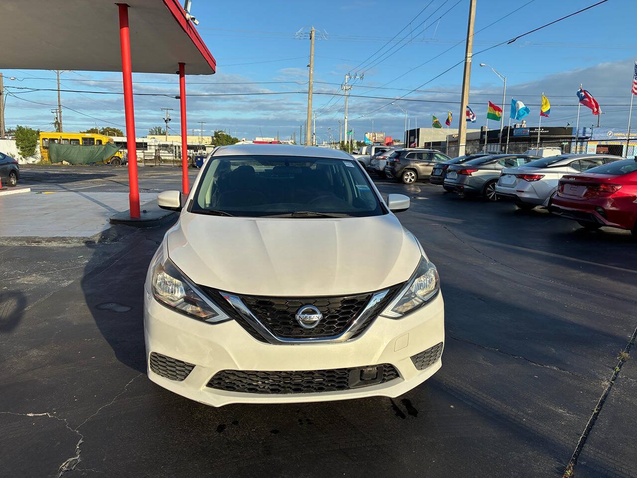 Used 2018 Nissan Sentra SV FWD image 1