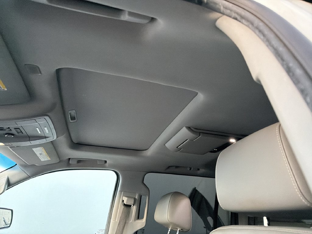 Used 2018 Chevrolet Suburban LT RWD image 8