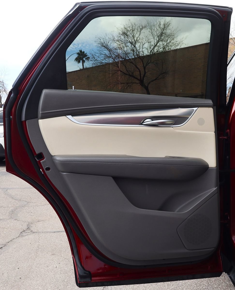 Used 2017 Cadillac XT5 Luxury w/ Driver Awareness Package FWD image 29