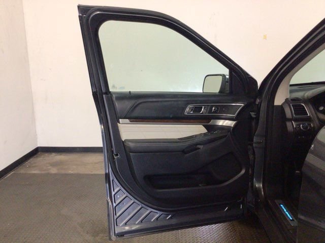 Used 2016 Ford Explorer Platinum image 8