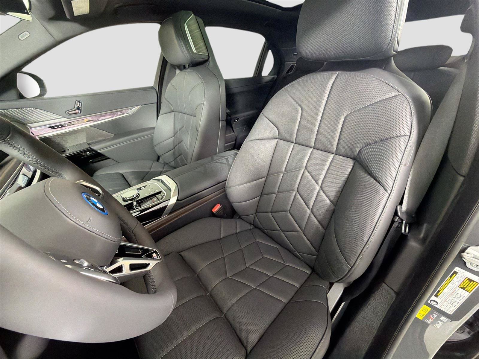 New 2026 BMW 750e xDrive AWD/4WD image 40