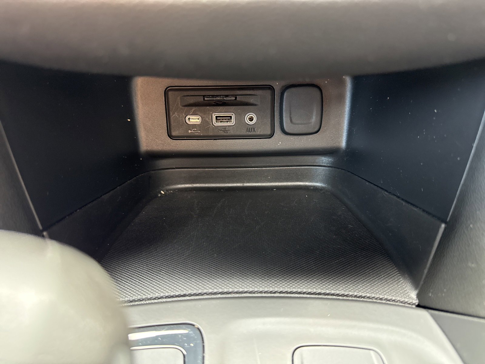 Used 2023 Chevrolet Equinox RS w/ RS Leather Package image 28