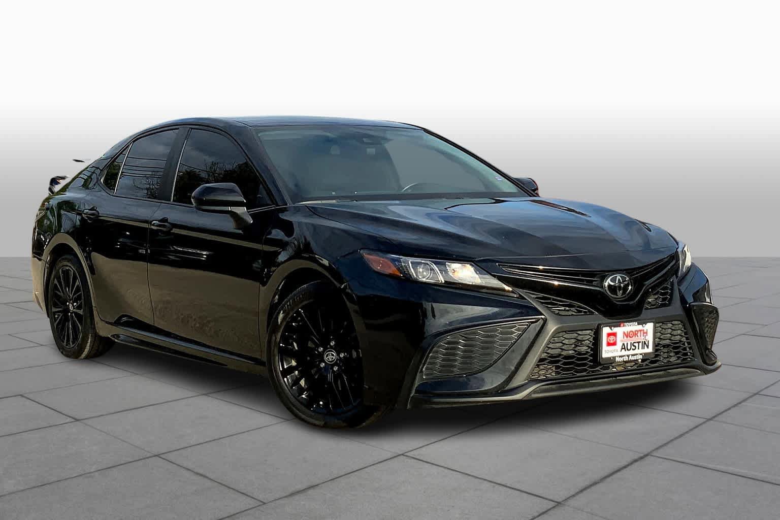 Used 2021 Toyota Camry SE FWD image 3