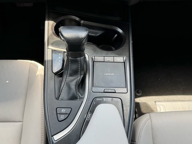 Used 2021 Lexus UX 250h w/ Accessory Package (Z2) AWD/4WD image 19