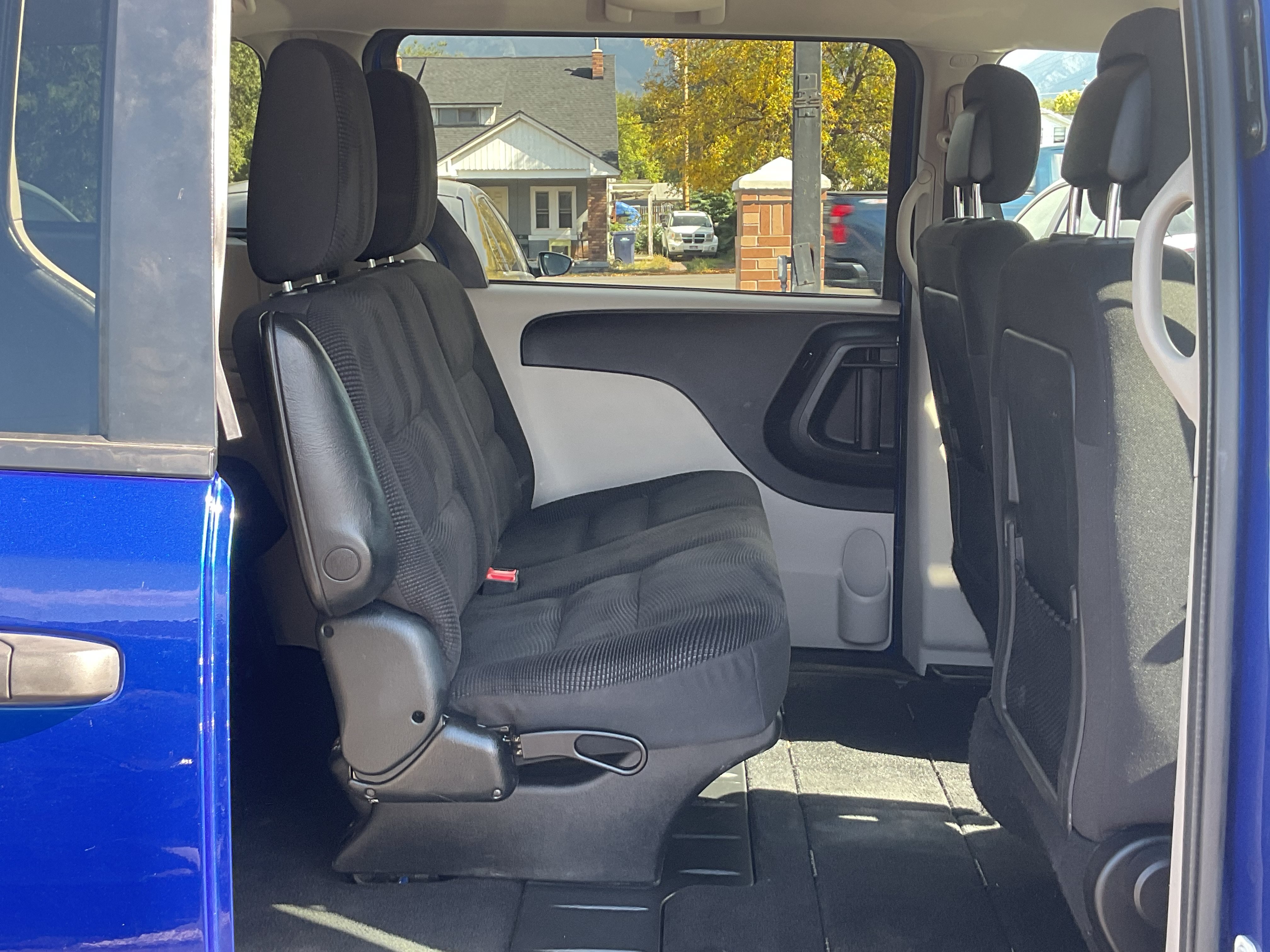 Used 2020 Dodge Grand Caravan SE w/ UConnect Hands-Free Group FWD image 11