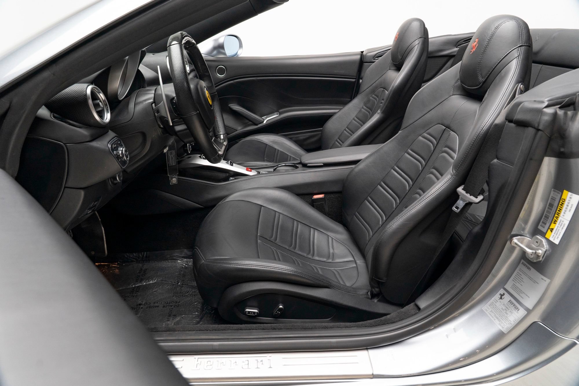Used 2016 Ferrari California T RWD image 20