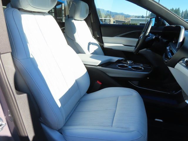 Used 2024 Cadillac Lyriq Sport image 41