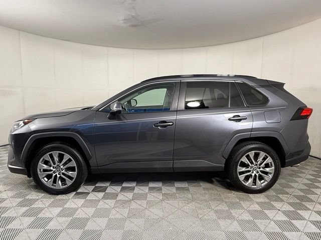 Used 2021 Toyota RAV4 XLE Premium FWD image 3