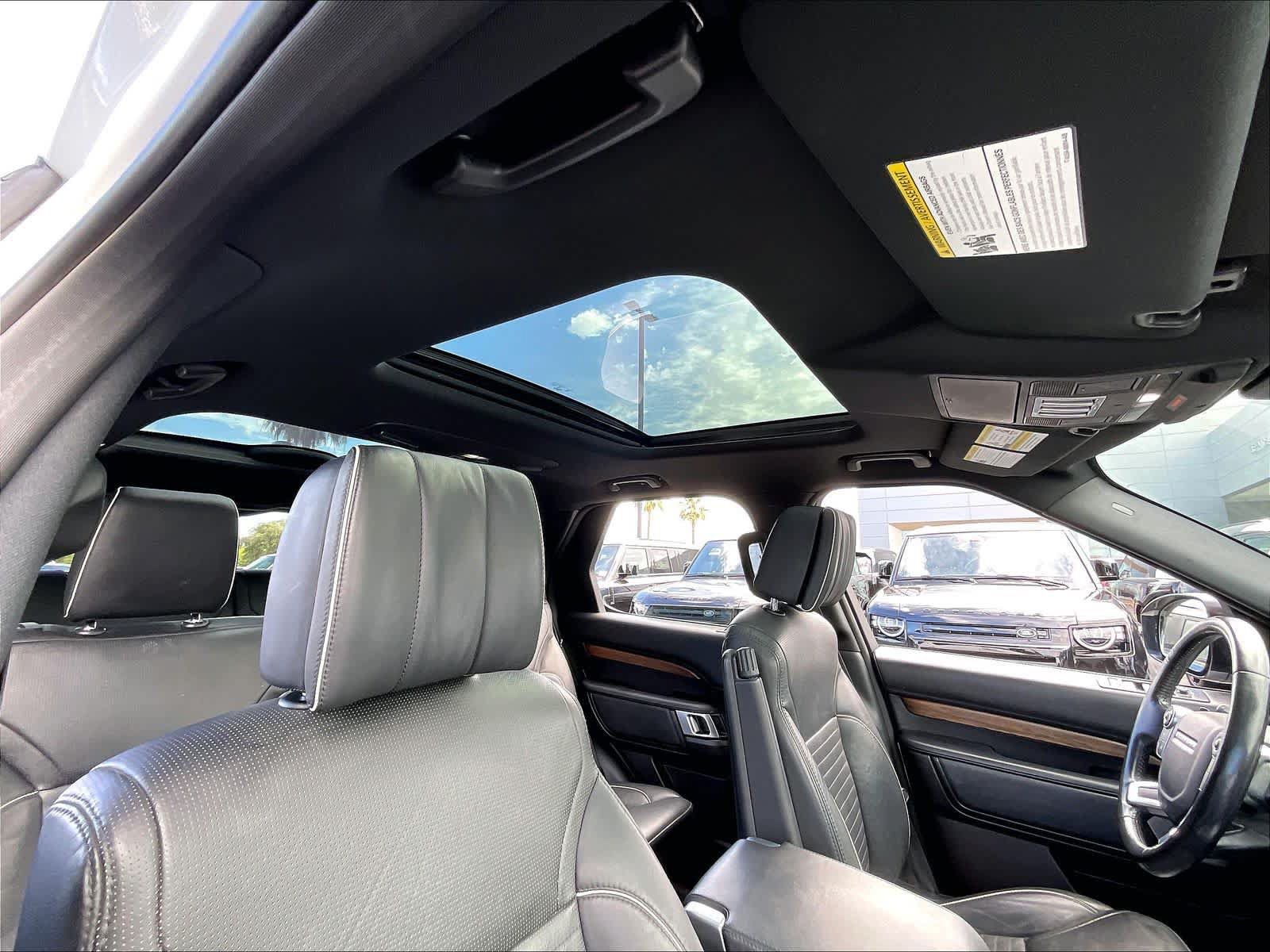Used 2018 Land Rover Discovery HSE Luxury AWD/4WD image 24