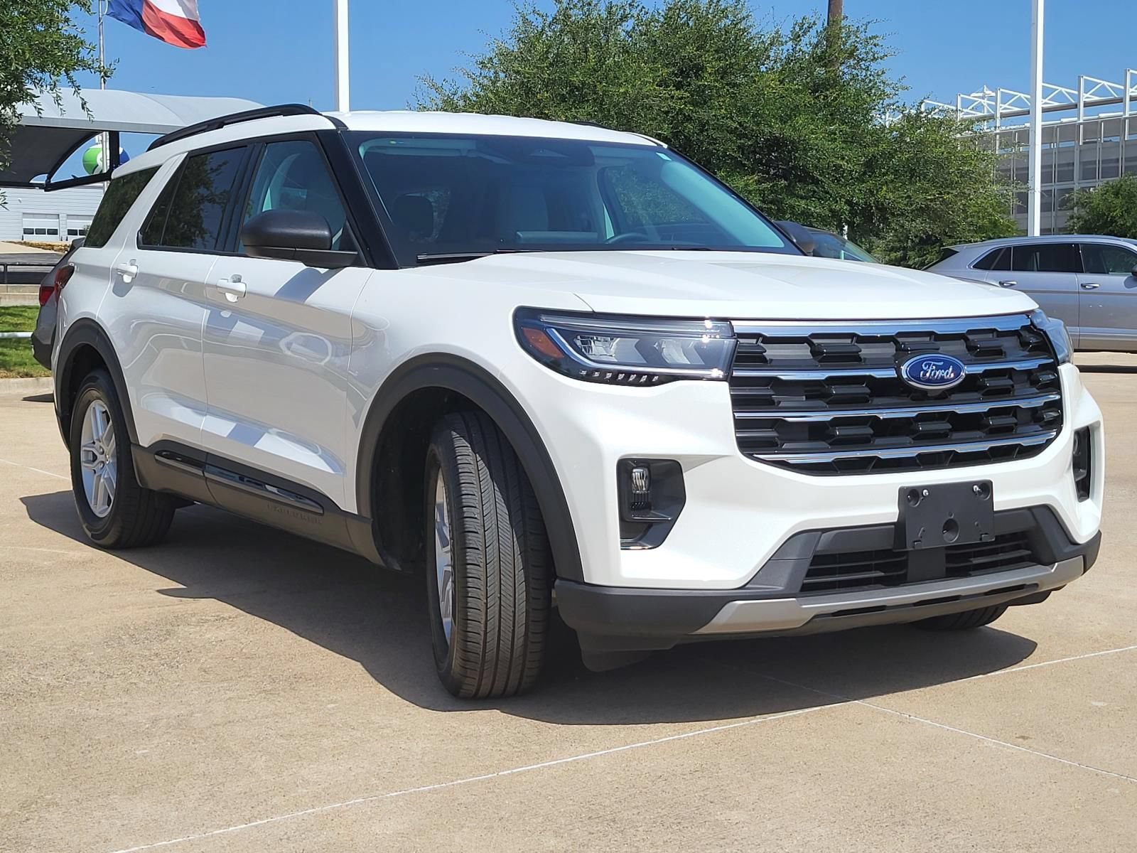 Used 2026 Ford Explorer Active w/ Active Comfort Package RWD image 4