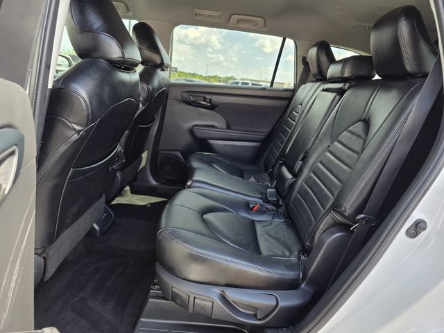 Used 2022 Toyota Highlander L FWD image 18