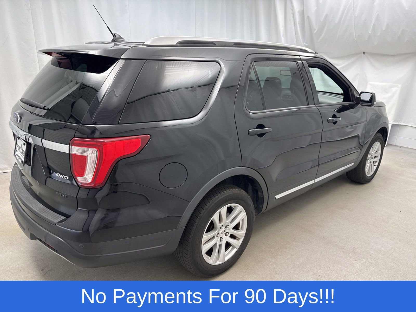 Used 2019 Ford Explorer XLT w/ Equipment Group 202A AWD/4WD image 3