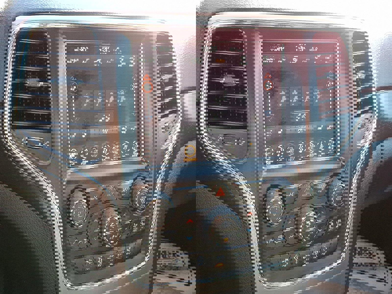 Used 2018 Jeep Grand Cherokee Altitude image 16