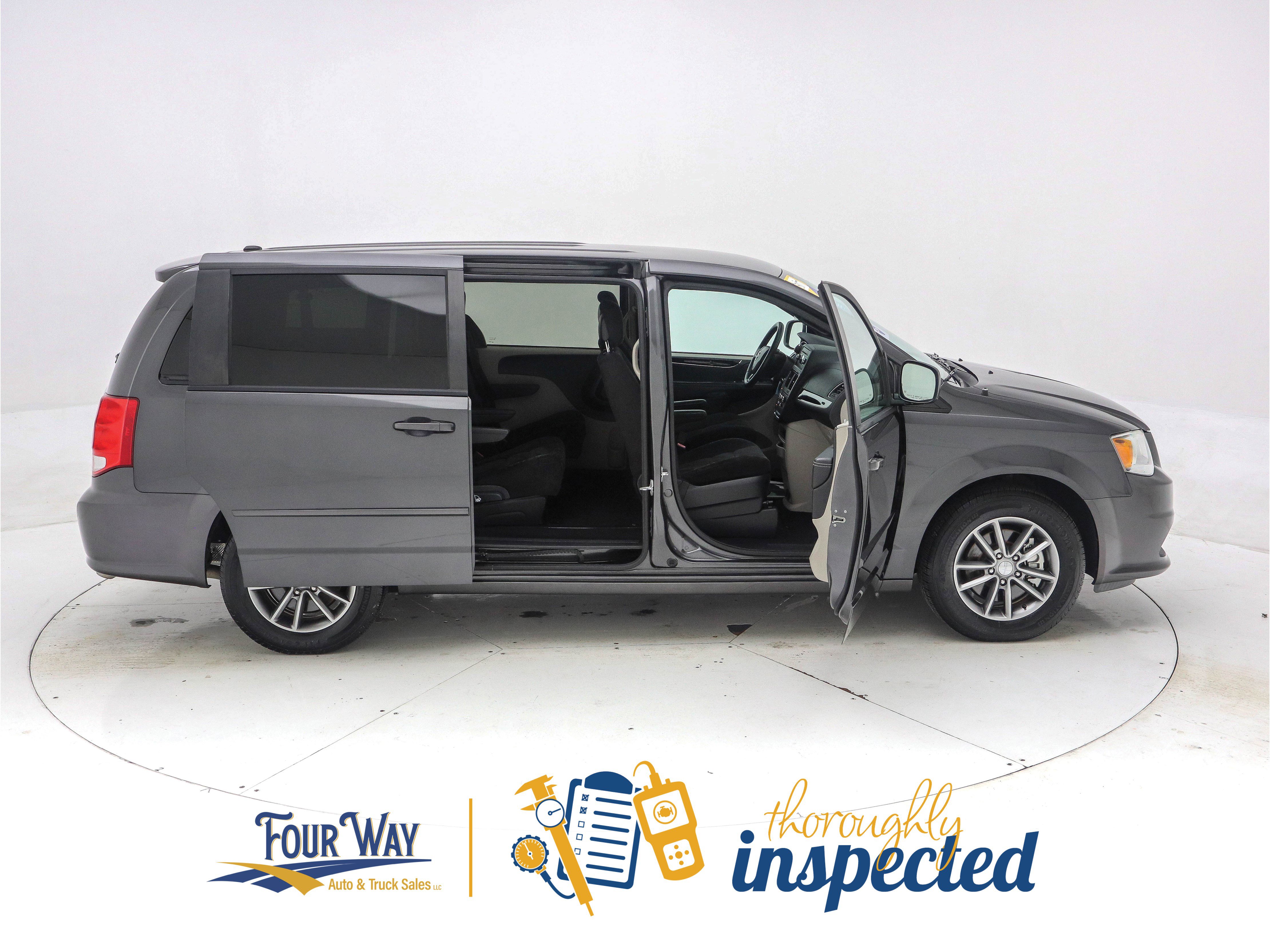 Used 2016 Dodge Grand Caravan SE image 3
