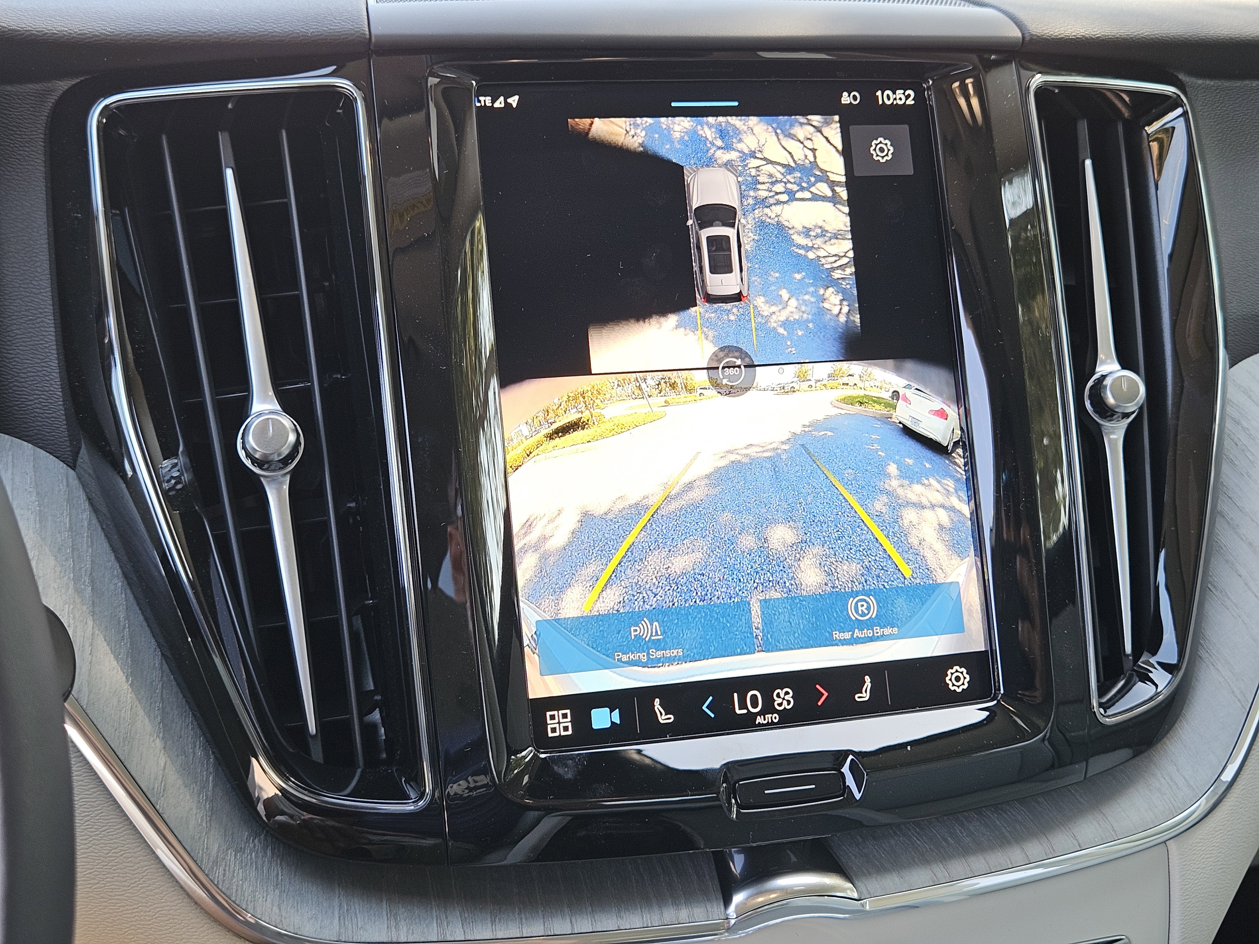 New 2025 Volvo XC60 B5 Plus w/ Protection Package Premier image 26