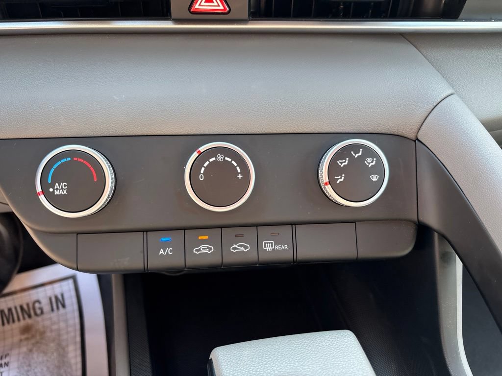 Certified 2025 Hyundai Elantra SE FWD image 29
