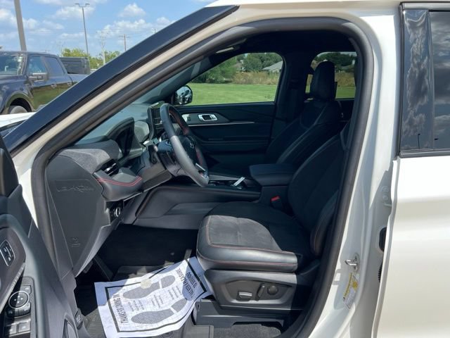 Used 2025 Ford Explorer ST RWD image 13